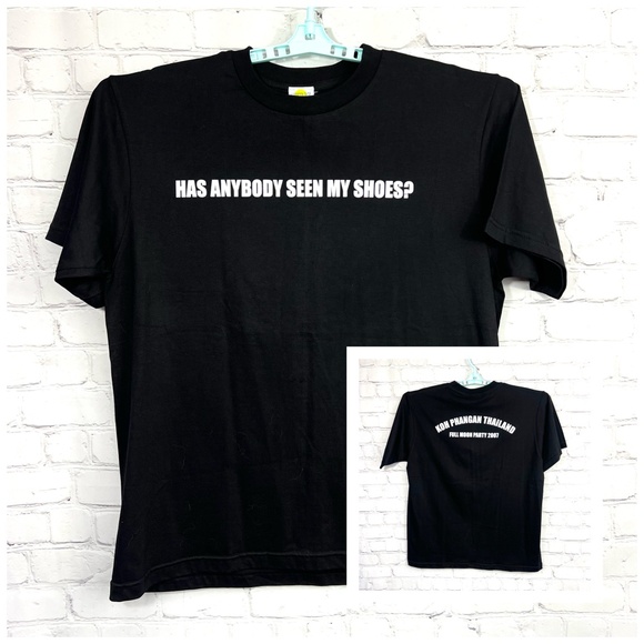 |•KISSMOON SHOP•| 'Has Anybody Seen My Shoes?' Vintage Black T-Shirt Size Large - Picture 1 of 9